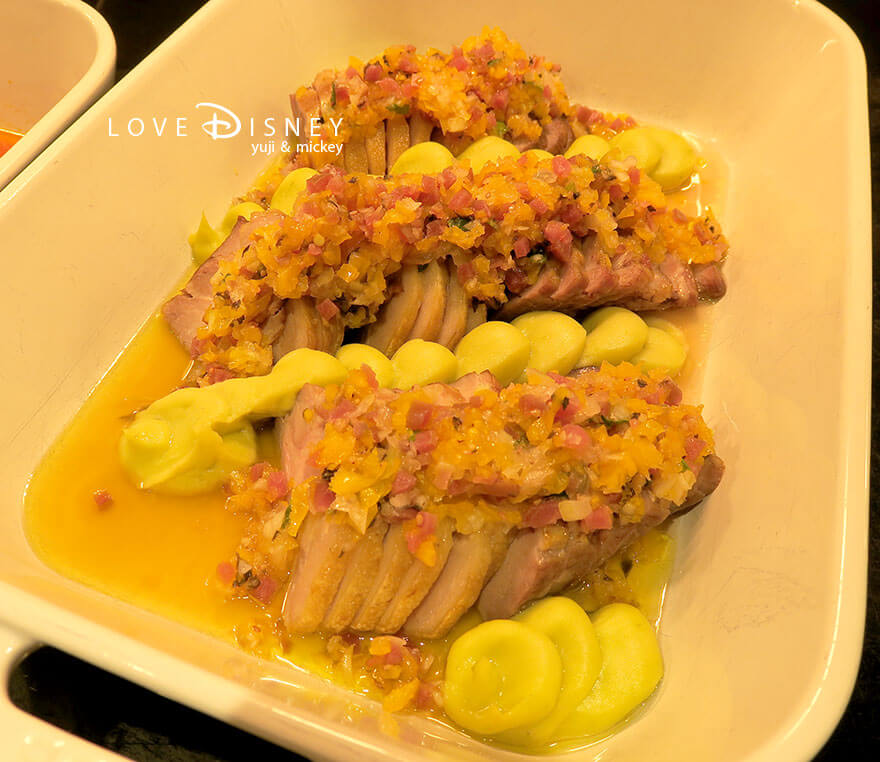 シェフ・ミッキー スパークリング・ジュビリーブッフェ ローストポークラビゴットソース