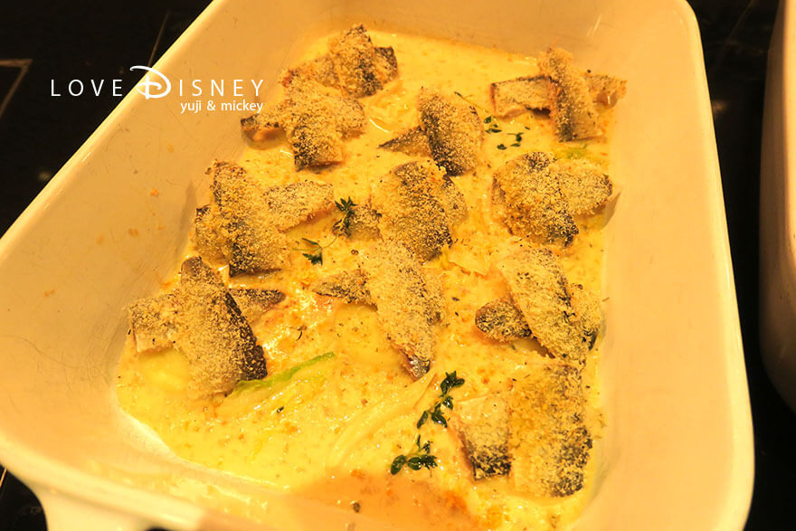 シェフ・ミッキー スパークリング・ジュビリーブッフェ 鰯のパン粉焼きオレンジソース