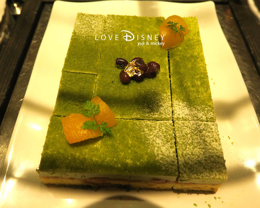 シェフ・ミッキー スパークリング・ジュビリーブッフェ 抹茶とアプリコットのケーキ