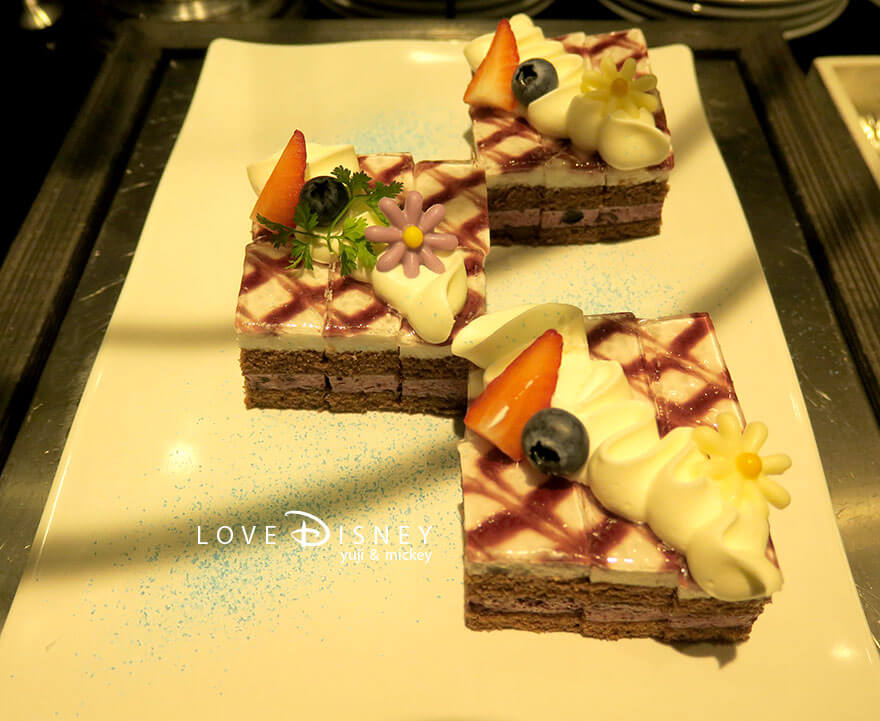 シェフ・ミッキー スパークリング・ジュビリーブッフェ ブルーベリームース