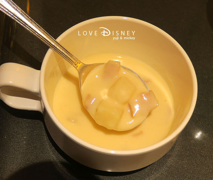 シェフ・ミッキー スパークリング・ジュビリーブッフェ ポテトチーズスープ