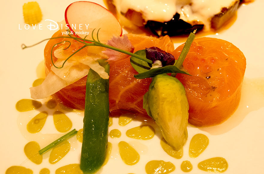 エンパイア・グリル TDS25周年 スパークリング・ジュビリーランチ アペタイザー ペッパー香るマリネサーモンと彩り野菜の冷製ラタトゥイユ