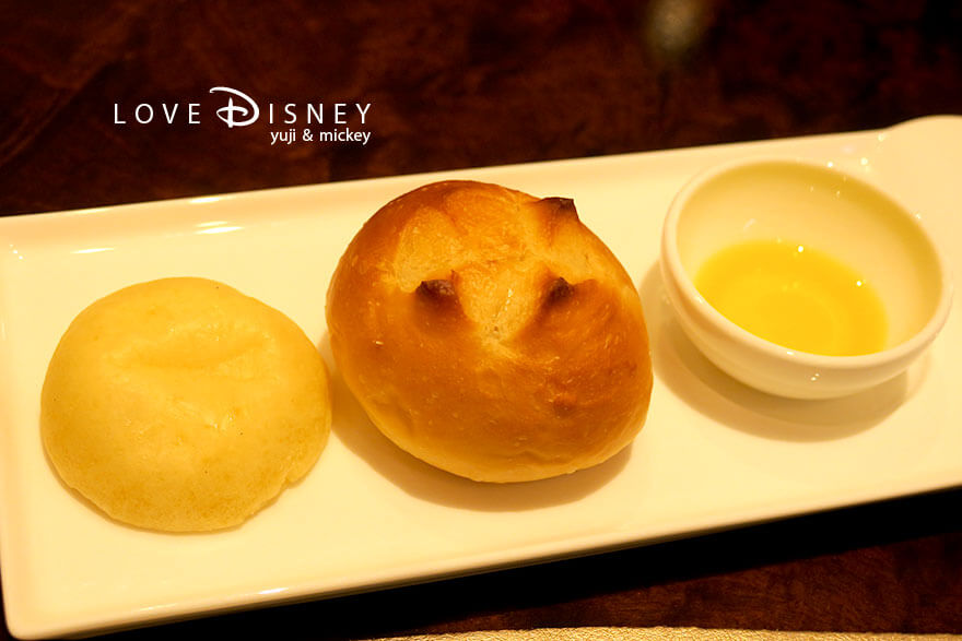 エンパイア・グリル TDS25周年 スパークリング・ジュビリーランチ ブレッド オリーブオイル