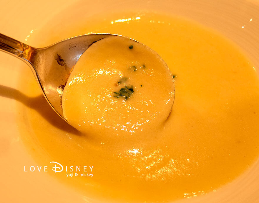 エンパイア・グリル TDS25周年 スパークリング・ジュビリーランチ 玉葱とベーコンのポタージュ