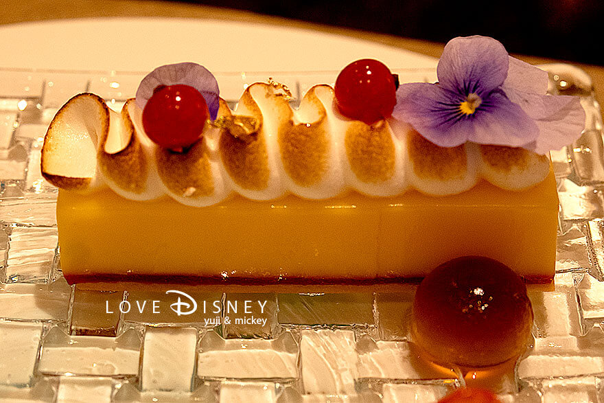 エンパイア・グリル TDS25周年 スパークリング・ジュビリーランチ ラズベリーゼリーとシトロンタルト