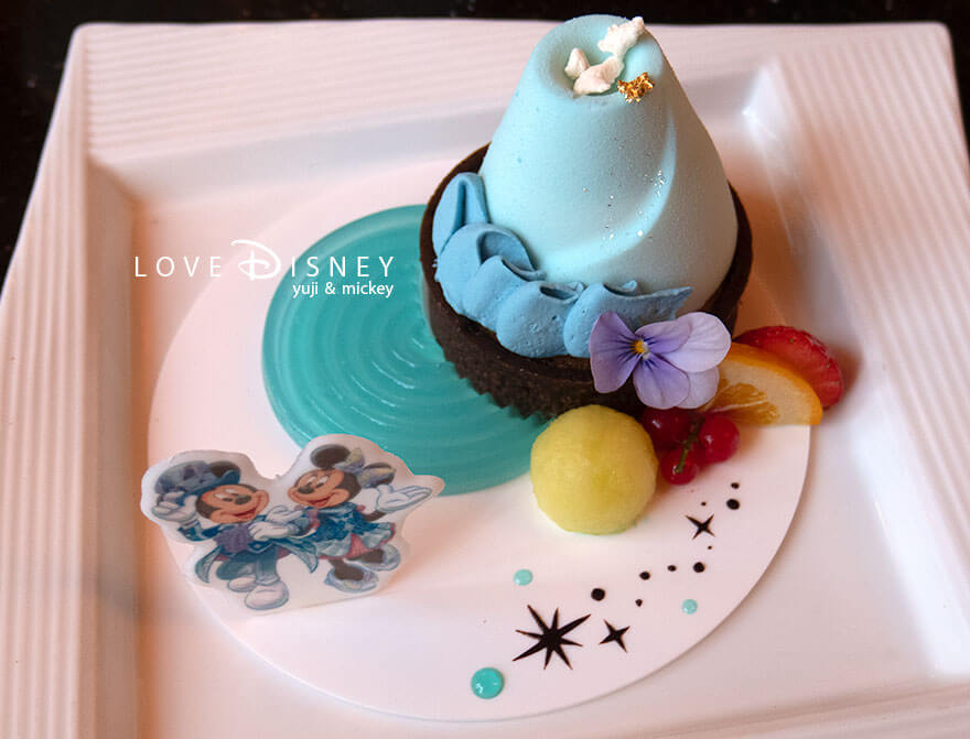 ハイピリオン・ラウンジ TDS25周年 スパークリング・ジュビリーケーキセット グレープフルーツとライチームース真上