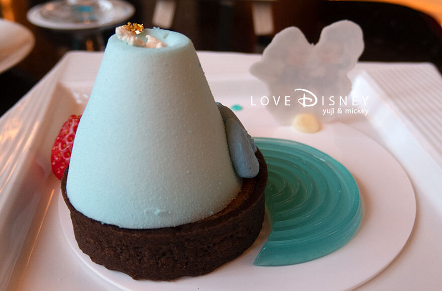 ハイピリオン・ラウンジ TDS25周年 スパークリング・ジュビリーケーキセット グレープフルーツとライチームース後ろ部分