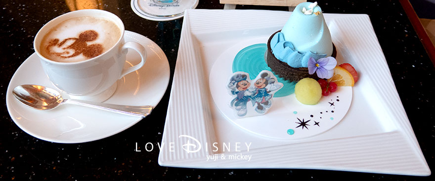 ハイピリオン・ラウンジ TDS25周年 スパークリング・ジュビリーケーキセット カプチーノ