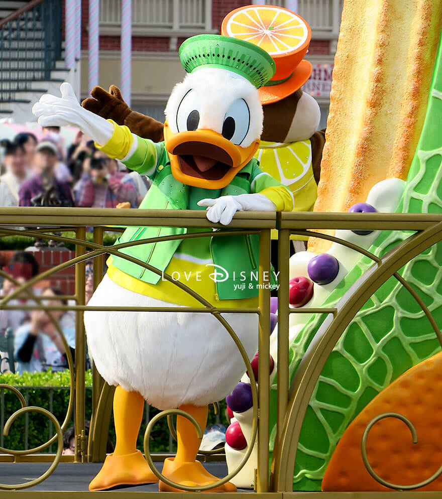 TDL プラザ イッツ・ア・スウィーツフルタイム！ ミッキーフロート停止位置 ドナルド（その1）