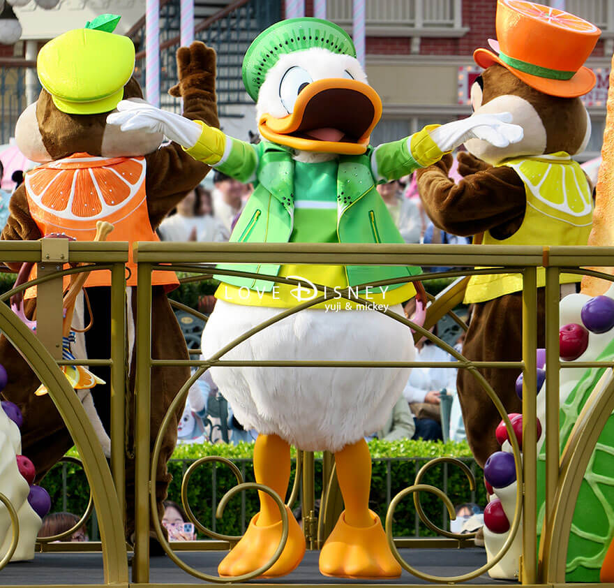 TDL プラザ イッツ・ア・スウィーツフルタイム！ ミッキーフロート停止位置 ドナルド（その2）