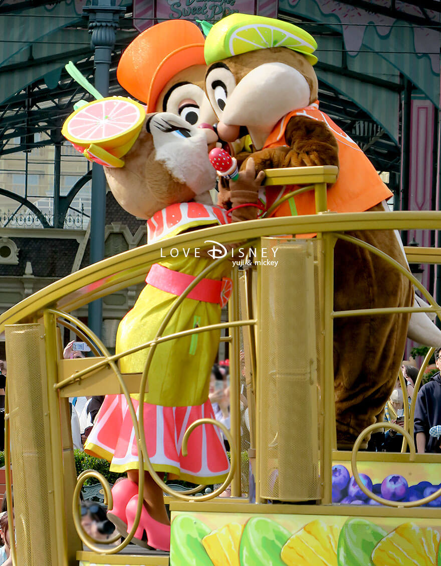 TDL プラザ イッツ・ア・スウィーツフルタイム！ ミッキーフロート停止位置 チップとクラリスのキス
