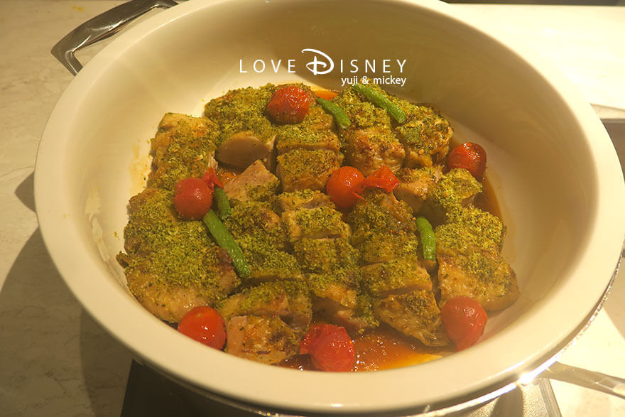 ファンタジースプリングス・レストラン ランチブッフェ 温かい料理 ローストチキン香草パン粉焼き