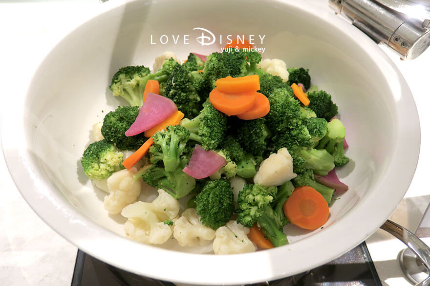 ファンタジースプリングス・レストラン ランチブッフェ 温かい料理 温野菜