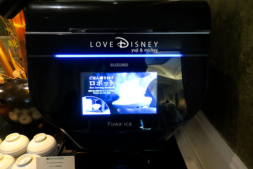 ディズニー・パルパルーザ ヴァネロペのスウィーツ・ポップ・ワールドブッフェ シャーウッドガーデン・レストラン 温かい料理 ご飯盛り付けロボット