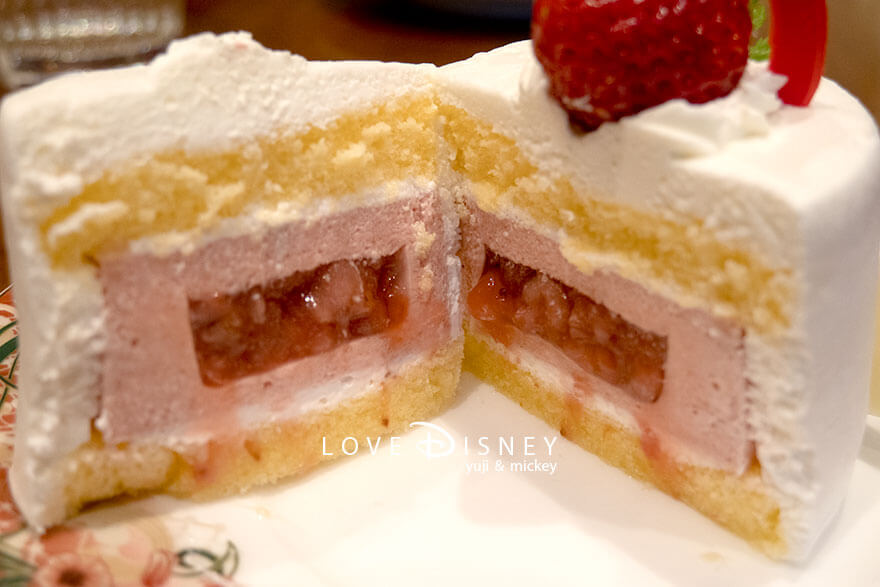 ファンタスティック・セレブレーション ファンタジースプリングス・レストラン スペシャルケーキ（中身）