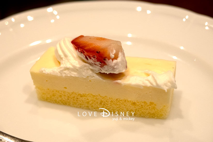 ファンタジースプリングス・レストラン 特別ケーキ（提供時）