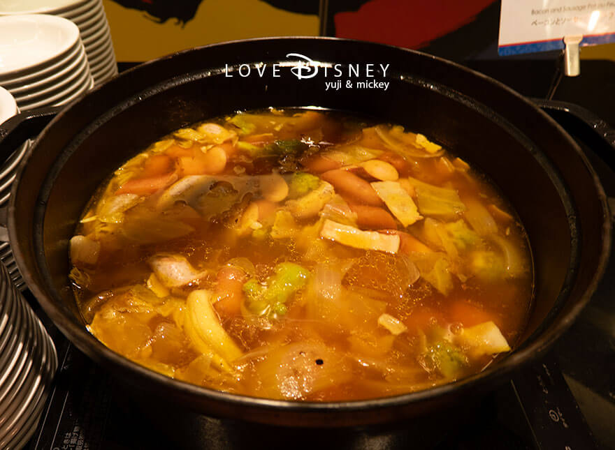 TDS25周年 シェフ・ミッキー スパークリング・ジュビリーランチブッフェ 温かい料理(ベーコンとソーセージのポトフ)