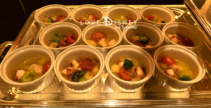 TDS25周年 シェフ・ミッキー スパークリング・ジュビリーランチブッフェ 温かい料理(タコのココット)