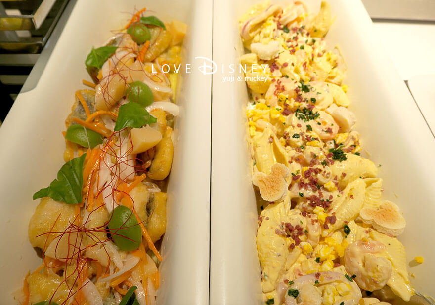 TDS25周年 オチェーアノ スパークリング・ジュビリーブッフェ 冷たい料理(白身魚と桃のエスカベッシュ、シーフードパスタサラダ)