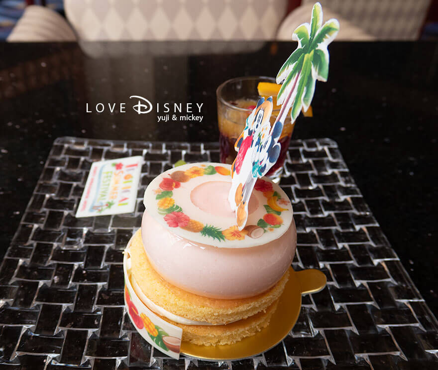 ハイピリオン・ラウンジ トロピカルサマーフェスティバルケーキセット ピーチムースとハイビスカスゼリー(横)