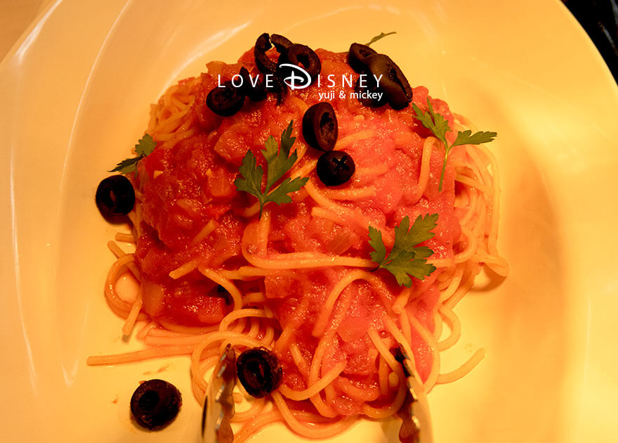 東京ディズニーランド ブッフェレストラン クリスタルパレス・レストラン 温かい料理（野菜とトマトのソースパスタ）