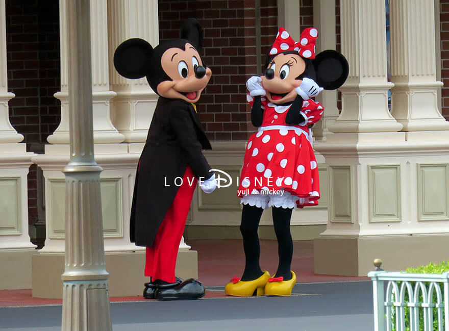 TDL 開園前グリーティング ミッキーとミニーのキスシーン（その2）