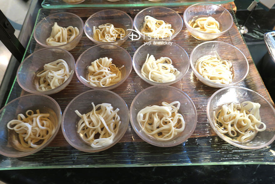 TDRハロウィーン2026 シャーウッドガーデン・レストラン 冷たい料理（うどん）