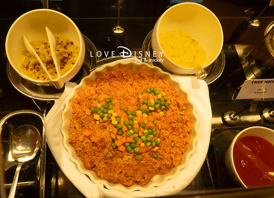 TDRハロウィーン2026 シェフ・ミッキー 温かい料理（チキンピラフ、スクランブルエッグ、パスタカルボナーラ）