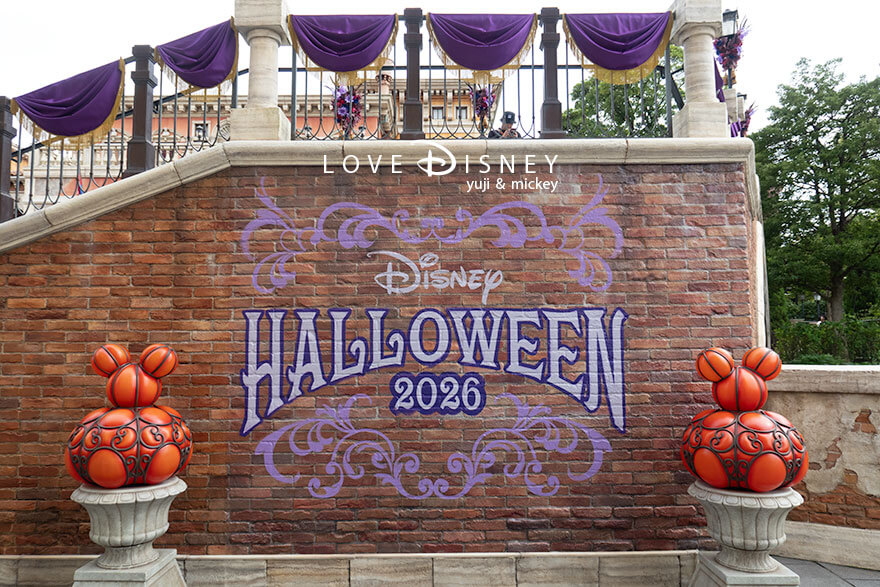 ディズニー・ハロウィーン2026 TDS デコレーション メディテレーニアンハーバー ヴェネツィアン・ゴンドラ乗り場付近（壁画）