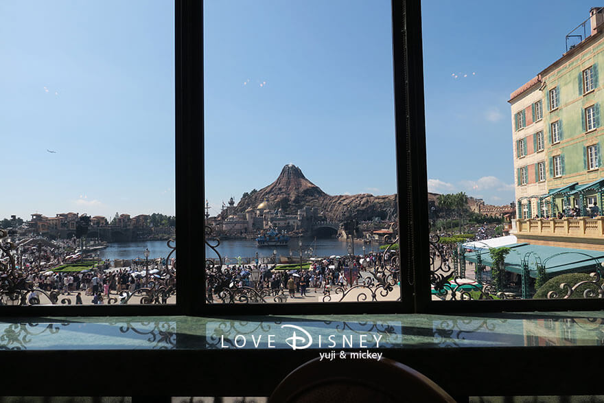 東京ディズニーシー・ホテルミラコスタ レストラン ベッラヴィスタ・ラウンジ 前方席一列目