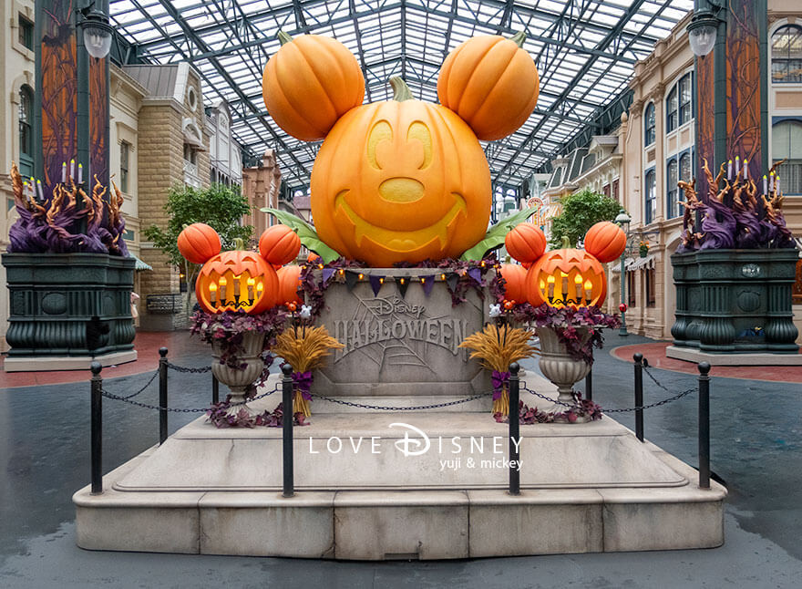 ディズニー・ハロウィーン2026 TDL デコレーション ワールドバザール中央