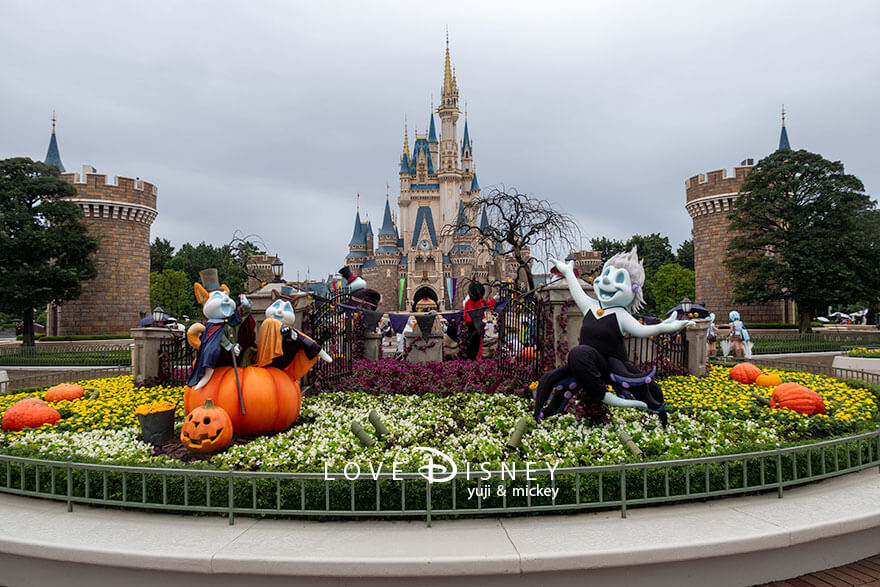 ディズニー・ハロウィーン2026 TDL デコレーション プラザ中央花壇（その1）