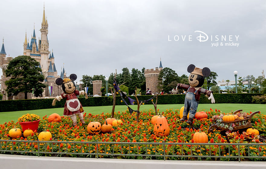ディズニー・ハロウィーン2026 TDL デコレーション プラザ内にあるプロップス 案山子