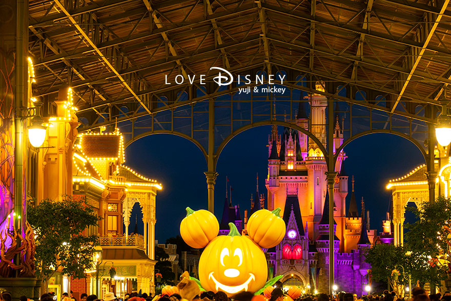ディズニー・ハロウィーン2026 TDL デコレーション 夜景 ワールドバザール内