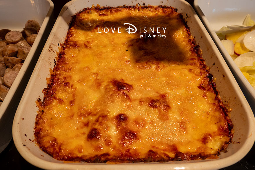 ベッラヴィスタ・ラウンジ 朝食 温かい料理（ラザーニャ）