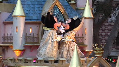 ミッキー＆ミニーのキス画像！