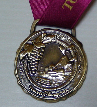 ミッキーとデイジーのハグ画像！ミステリアス・マスカレード