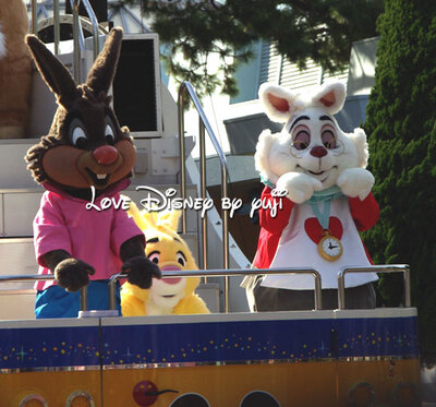 うさぎフロート！ニューイヤーズ・グリーティング