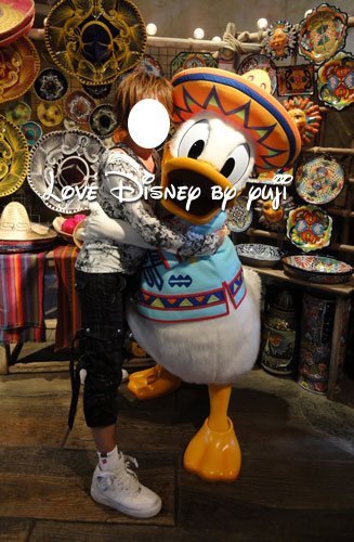 3人のミッキーとハグ！グリーティング