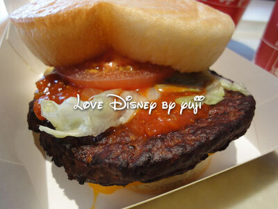 グルメ特集！ミッキー型サンドウィッチ・トゥモローランド・テラス