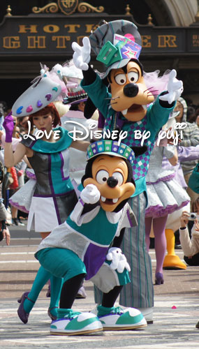 マックス足上げ＆投げキス画像！イースター・イン・ニューヨーク