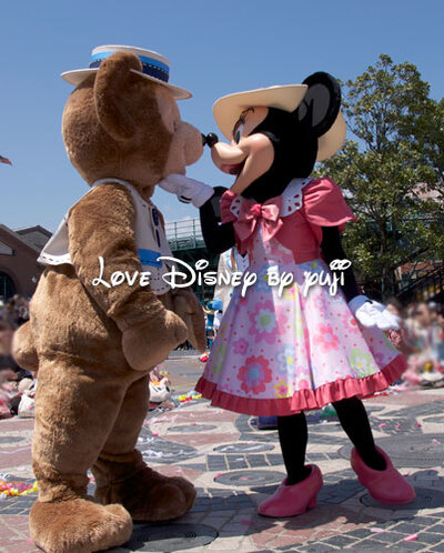 ミニー＆ダッフィーのキス画像！イースター・イン・ニューヨーク