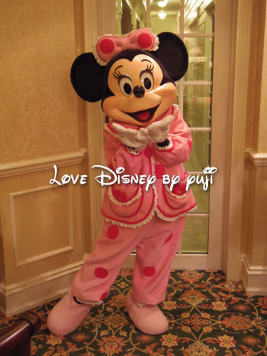 パジャマ姿のミニーグリーティング！香港ディズニーランドホテル