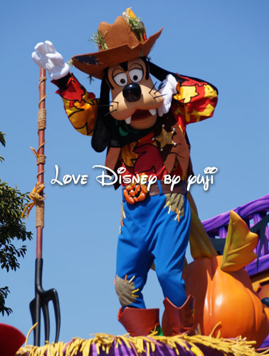 ハロウィーンパレードのグーフィー画像＆「オラフのフローズンクリスマスケーキ」