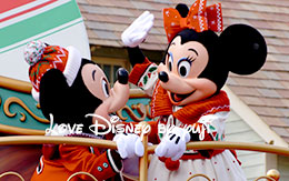 ミッキーとミニーのラブラブなペアショット！「ディズニー・クリスマス・ストーリーズ」