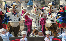 「イッツ・クリスマスタイム！」チップ＆デールとクラリスのスリーショット画像8枚紹介