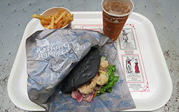 パイレーツをイメージしたスペシャルセット（スーベニアランチケース付き） in ニューヨーク・デリ