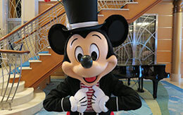 「ディズニークルーズ地中海+ローマ」旅行記〜2日目（フランス衣装のキャラクターグリーティング）〜