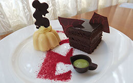 とうとうお茶も別料金「美女と野獣」をイメージしたクリスマスセット in イーストサイド・カフェ