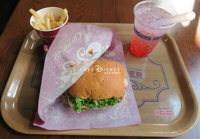 クリスマス限定、大人な味わいのローストビーフサンド in ドックサイドダイナー